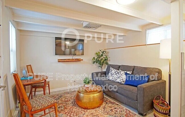 Building Photo - 404 Dartmouth Dr NE