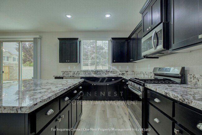 Building Photo - Brand new-4 bedroom, loft, 3 bathroom - Li...