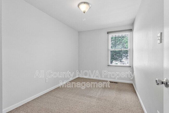 Building Photo - 9995 Campus Way S