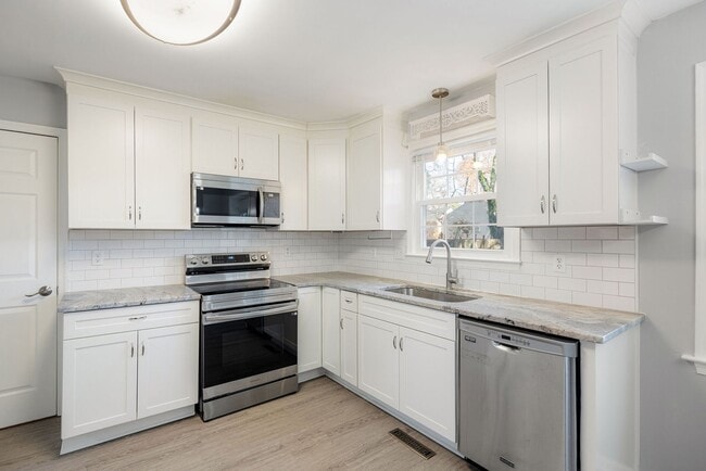 Building Photo - 4 Bedroom Home in Chesterfield County!!!! ***Available Early December***