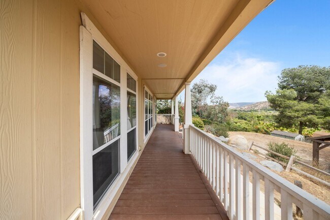 Building Photo - Escondido -Beautiful San Pasqual area ,Spa...