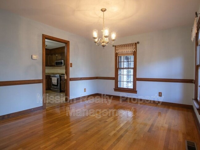 Building Photo - 4266 Roundhill Dr