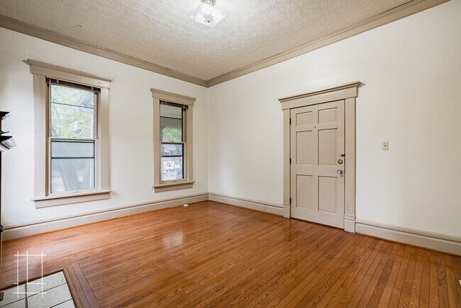 Building Photo - 836 Neil Ave