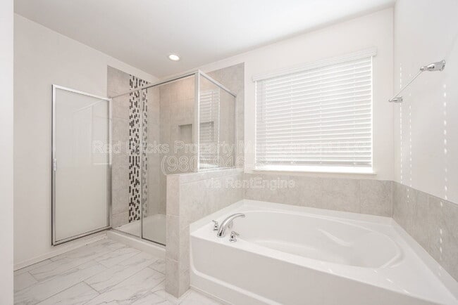 Building Photo - 4698 Selhurst Dr