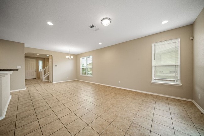 Building Photo - 4 Bedroom/2.5 Bath Mustang Valley Subdivision