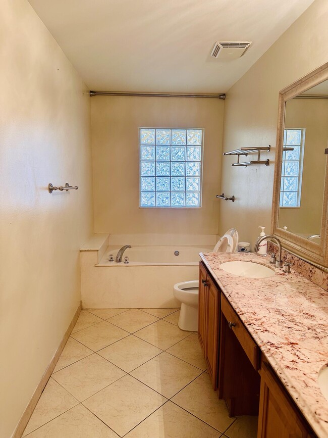 Building Photo - 5200 Rising Comet Ln