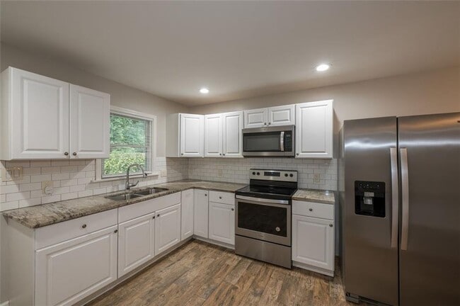 Building Photo - 257 Barfield Ave SW