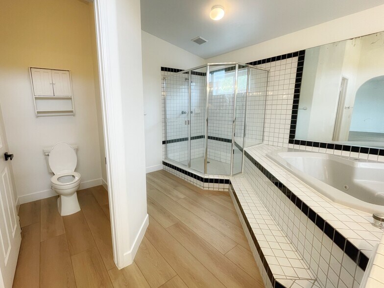 Building Photo - 2711 Sumac Rd