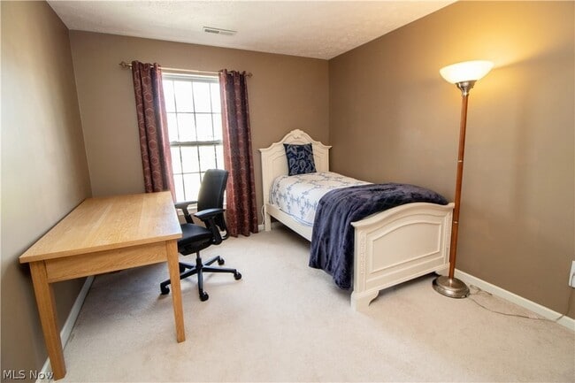 Building Photo - 4977 Lake View Dr