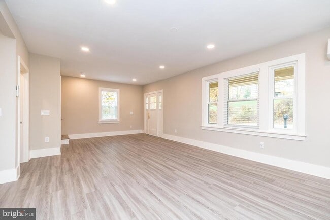 Building Photo - 343 Pawlings Rd