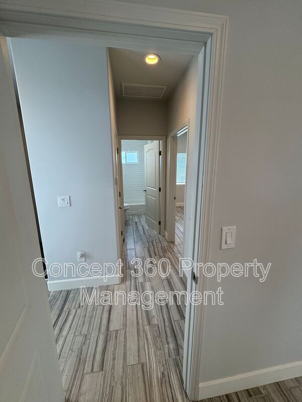 Building Photo - 1143 W 163rd St