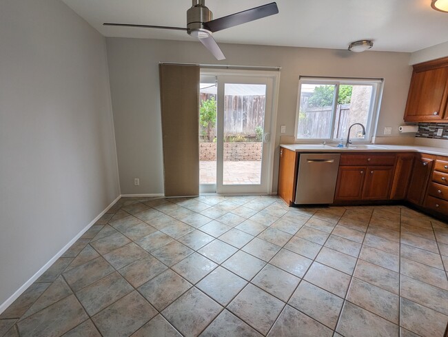 Building Photo - 3617 Caminito Carmel Landing