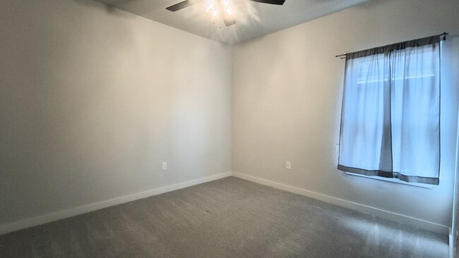 Building Photo - 1215 Sierra Ln