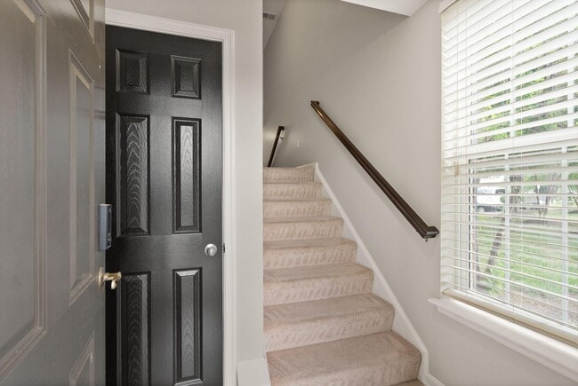 Building Photo - 9502 Lee Ct