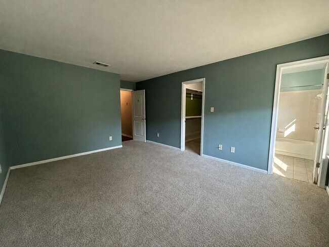 Building Photo - 913 Bernstein Ct