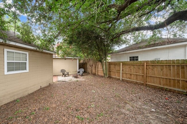 Building Photo - 692 John Henry Dr