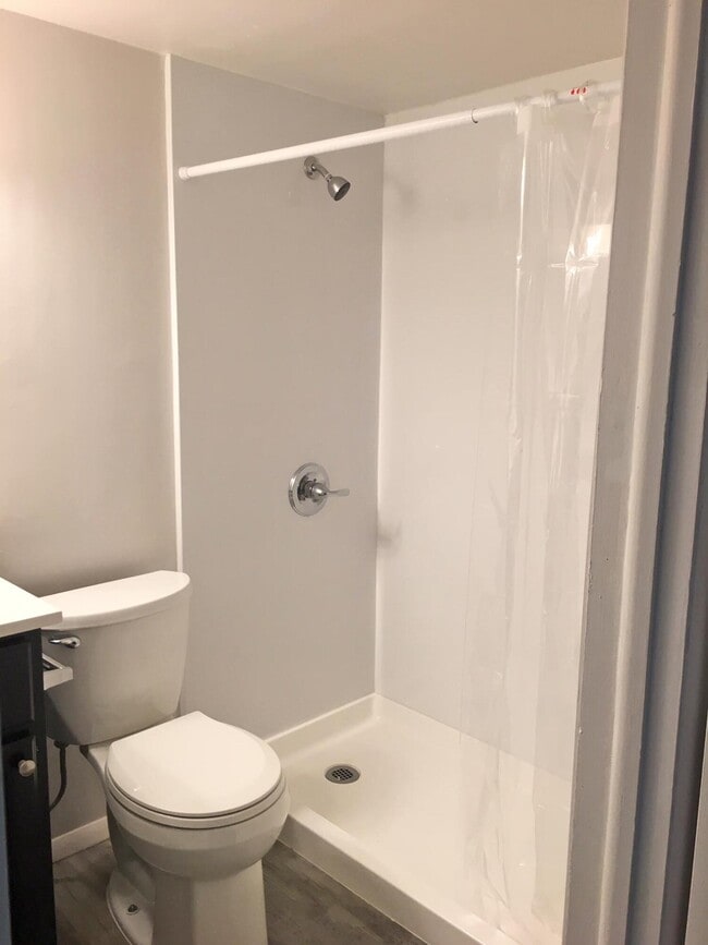 Building Photo - 912 Oakland Ave