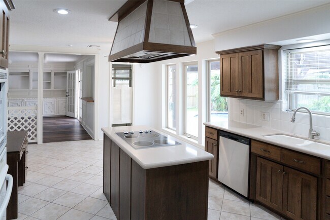 Building Photo - 16611 Brenton Oaks Dr