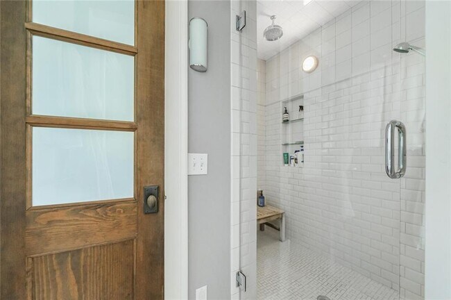 Building Photo - 868 Rosedale Rd NE