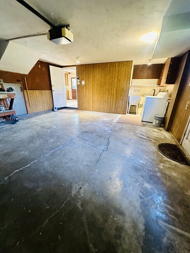 Building Photo - 3178 Hillview Ct