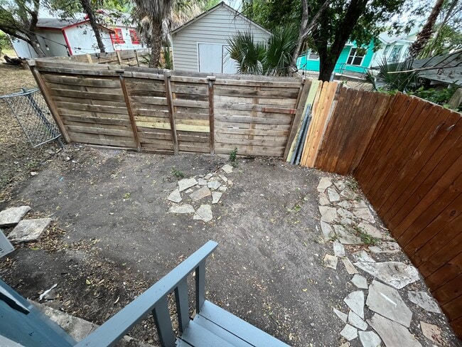 Building Photo - 271 E Lambert St