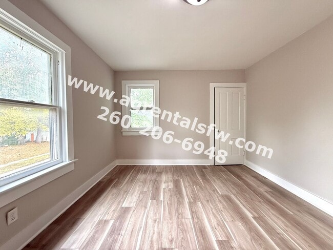 Building Photo - 3 Bedroom House