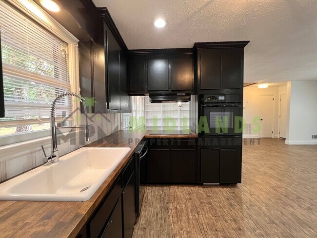 Building Photo - 1545 S Beltline Blvd
