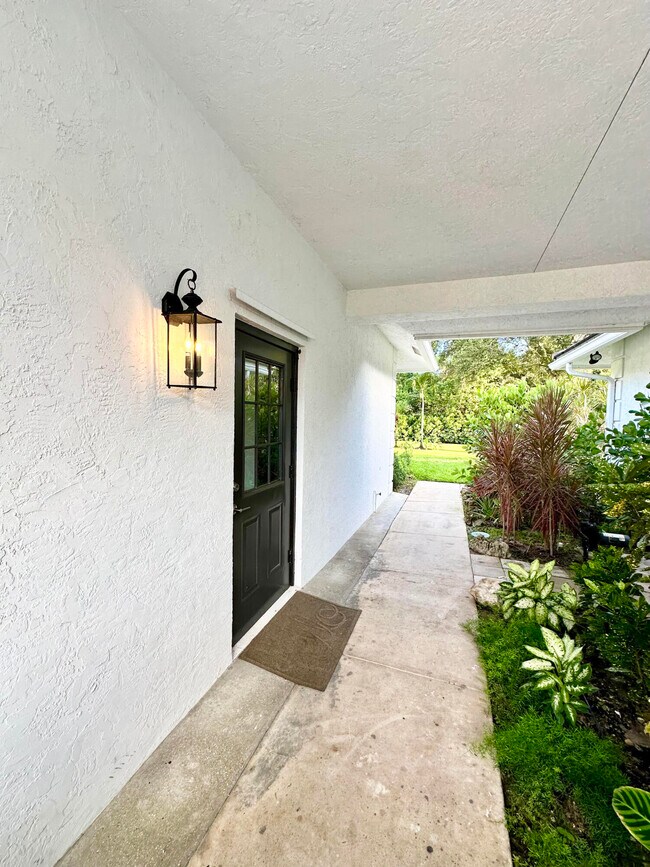 Building Photo - 8677 Estate Dr