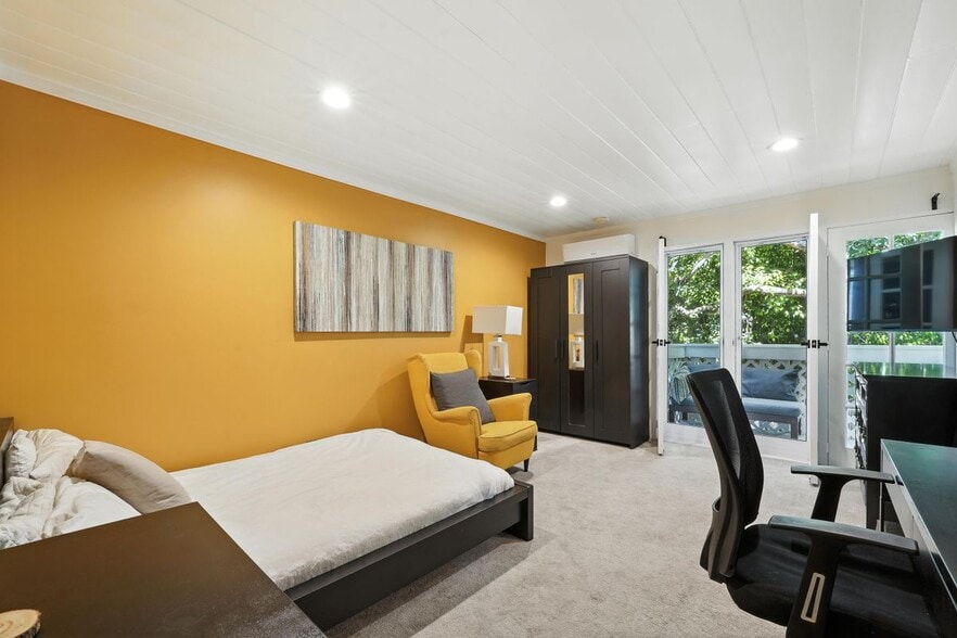 Building Photo - 33 Reef St