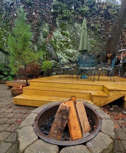 Private deck - 191 Elliot St