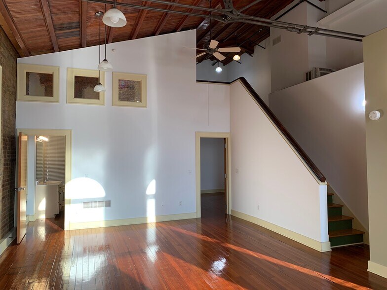 Building Photo - 515 N Main St