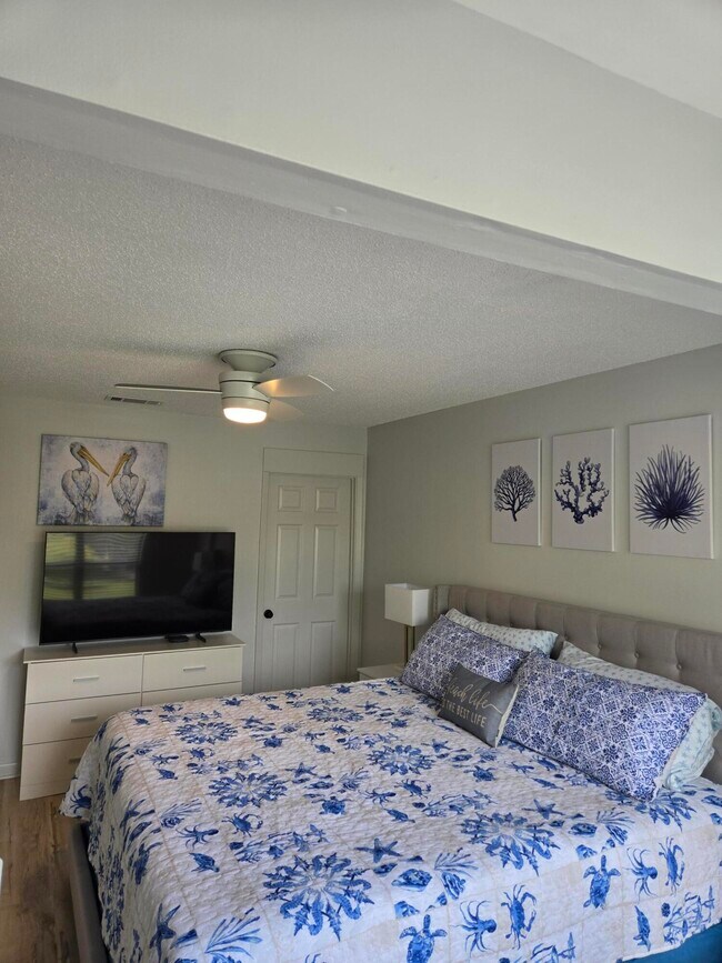 Building Photo - 735 Sandpiper Pl