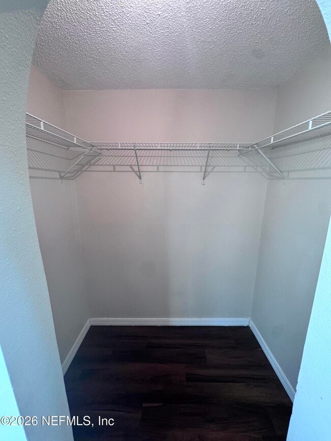 Building Photo - 8440 Oak Crossing Dr W