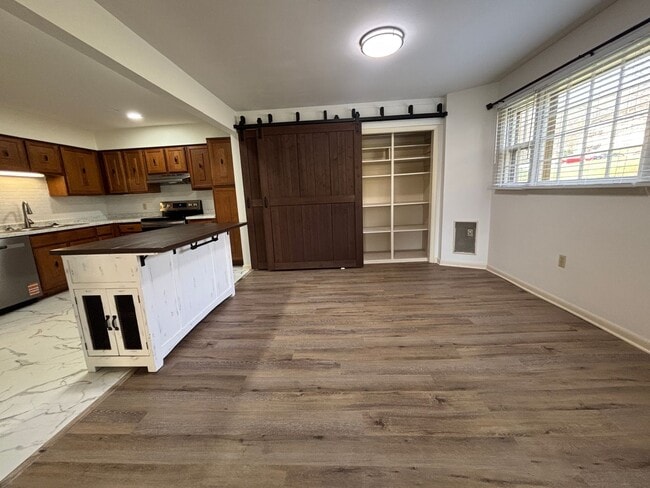 Building Photo - 5260 Crossbow Cir