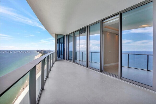 Building Photo - 15701 Collins Ave