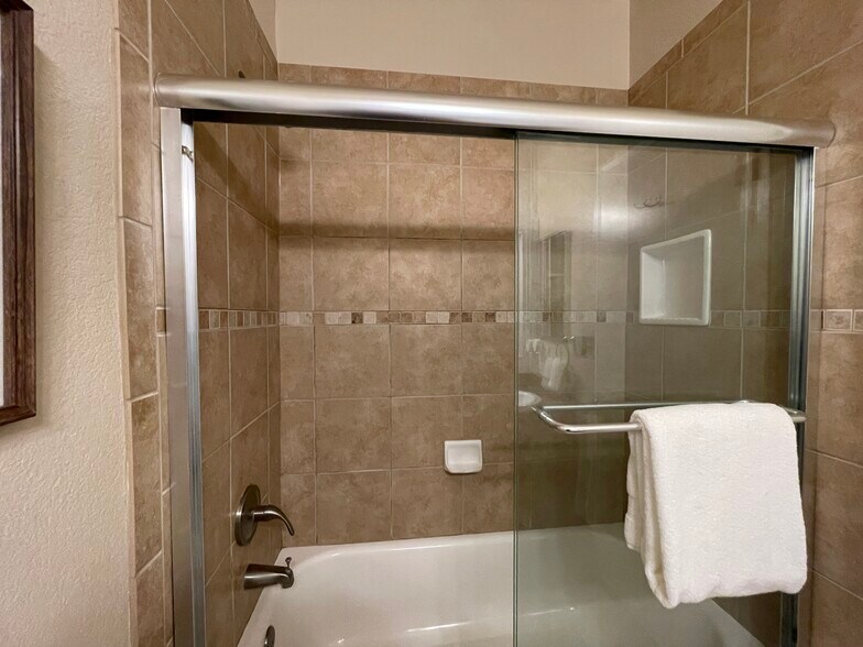 Building Photo - 7128 Cross Creek Cir
