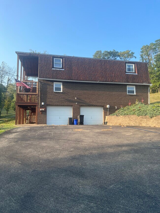 Building Photo - 1495 E Beau St