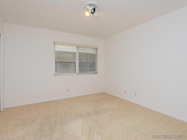 Building Photo - 8584 Cliffridge Ave