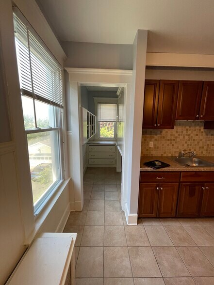 pantry - 552 Townsend Ave