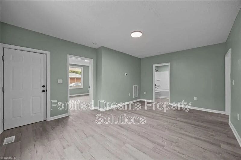 Building Photo - 608 Montgomery St