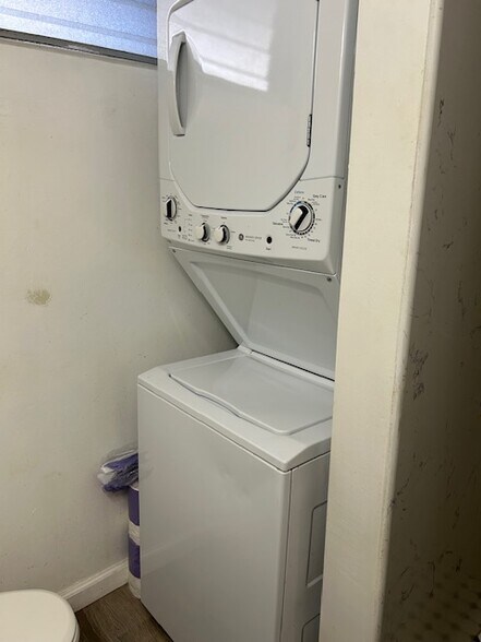 Building Photo - 1535 PENSACOLA St