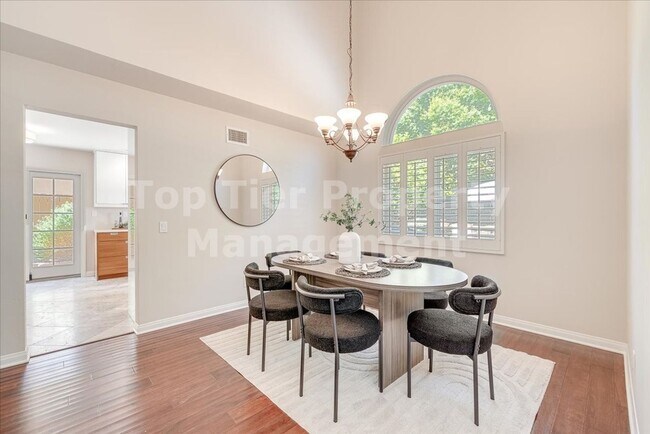 Building Photo - ***Beautiful 3 bed / 2.5 bath / 1,975 sqft House in the Vista/Shadowridge Neighborhood - Availabl...
