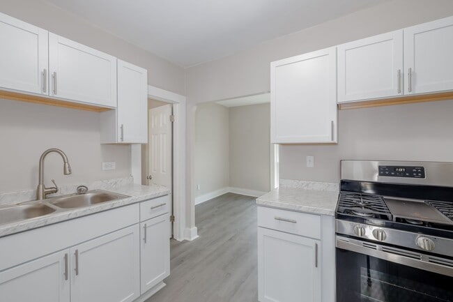 Building Photo - 576 Jefferson St