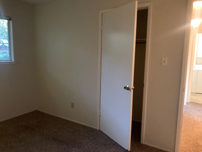 Building Photo - 2868003/60