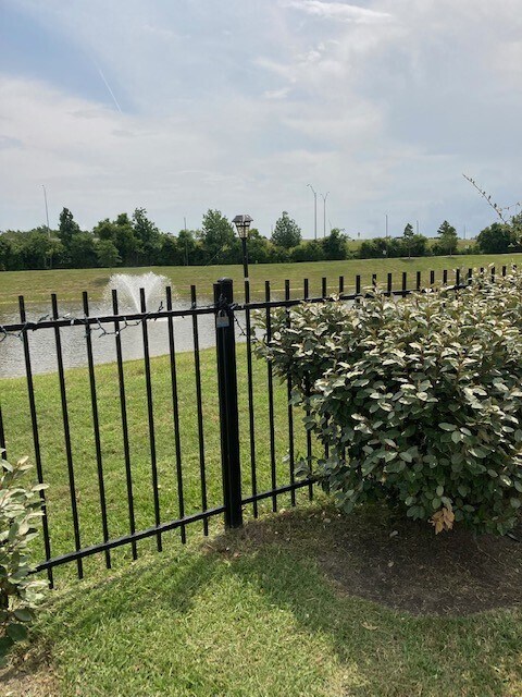 Building Photo - 2643 Dry Creek Dr