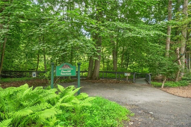 Building Photo - 64 Pine Cliff Rd