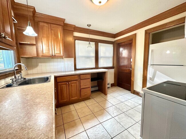 Building Photo - 93 Kimberly Ave