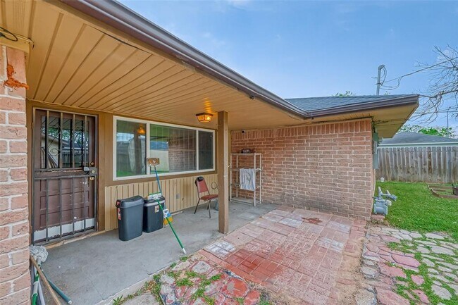 Building Photo - 5107 Trail Lake Dr
