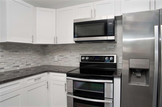 Building Photo - 4051 N Ocean Dr