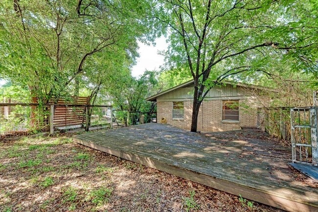 Building Photo - 1805 Mohle Dr